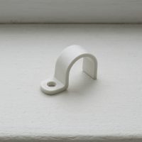 Clips pasacables